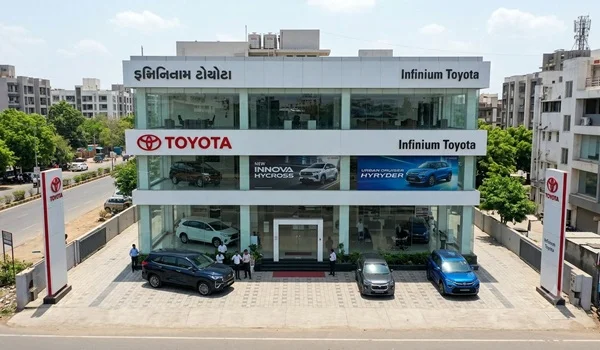 Toyota Showroom Ahmedabad – Vehicle Variants, On Road Price, Address, Services, Features (2026)
